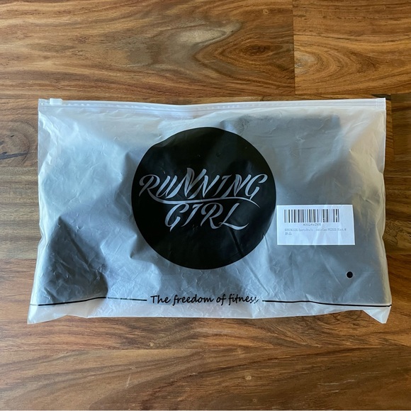 NWT Running Girl Criss-Cross Strappy Sports Bra Medium Support Removable Cups - Picture 8 of 13